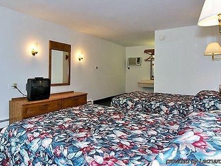 Rodeway Inn Coldwater Bagian luar foto
