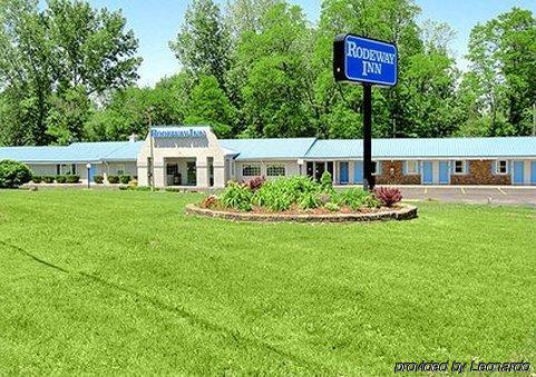Rodeway Inn Coldwater Bagian luar foto